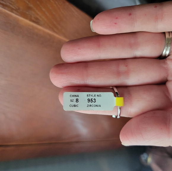 NWT size 8 cubic zirconia infinity stainless ring - Picture 5 of 6